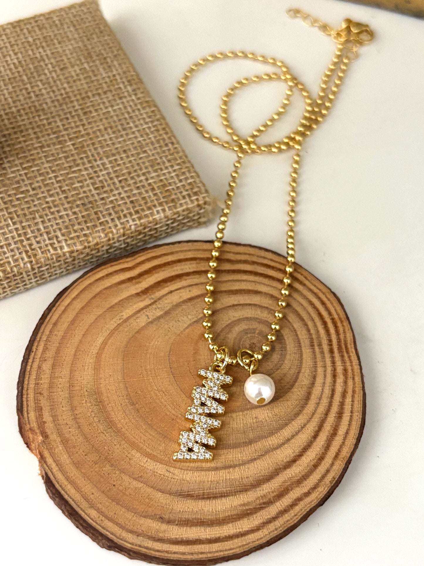 DAINTY MAMÁ NECKLACE