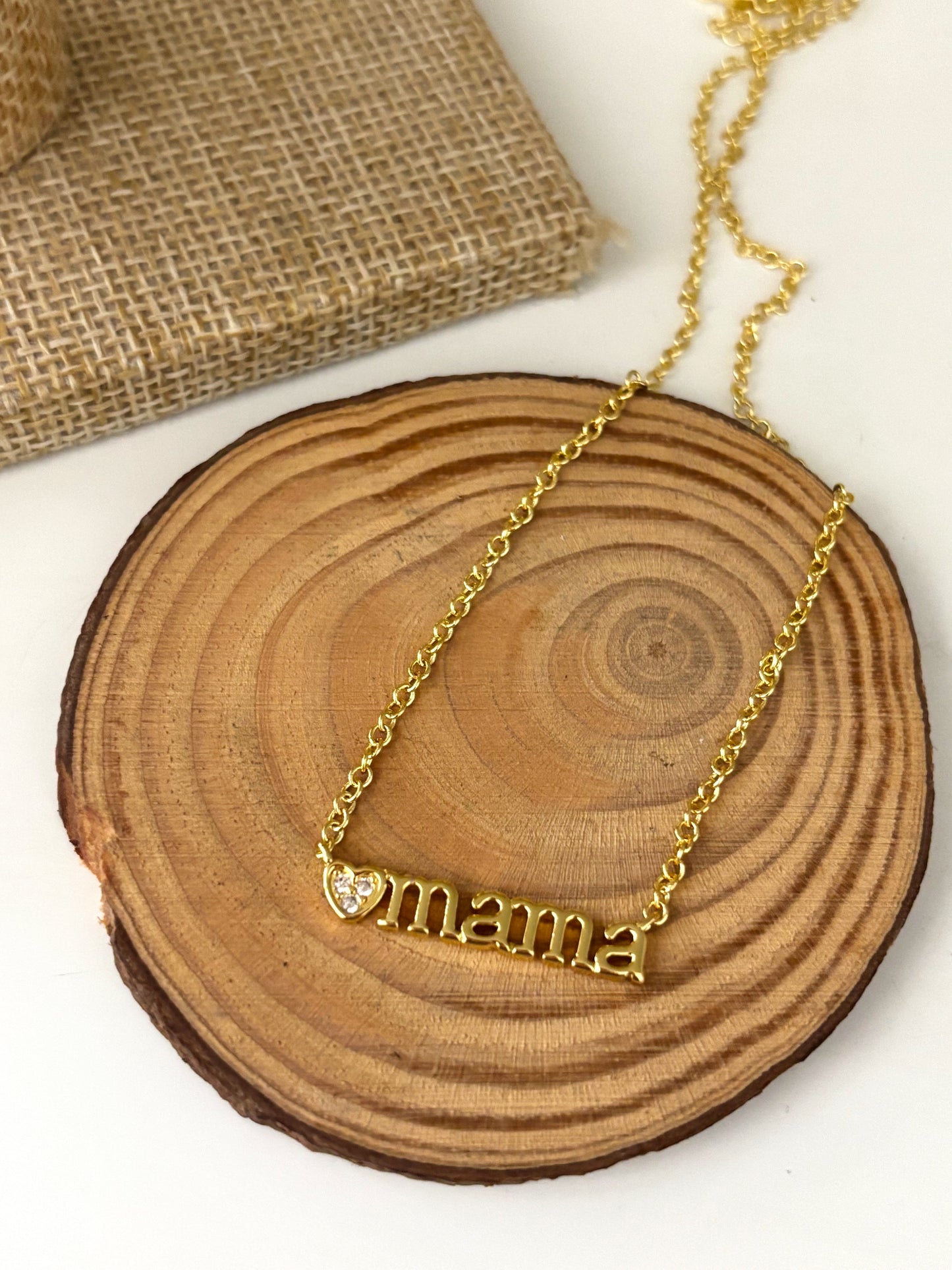 MAMÁ GOLD HEART NECKLACE