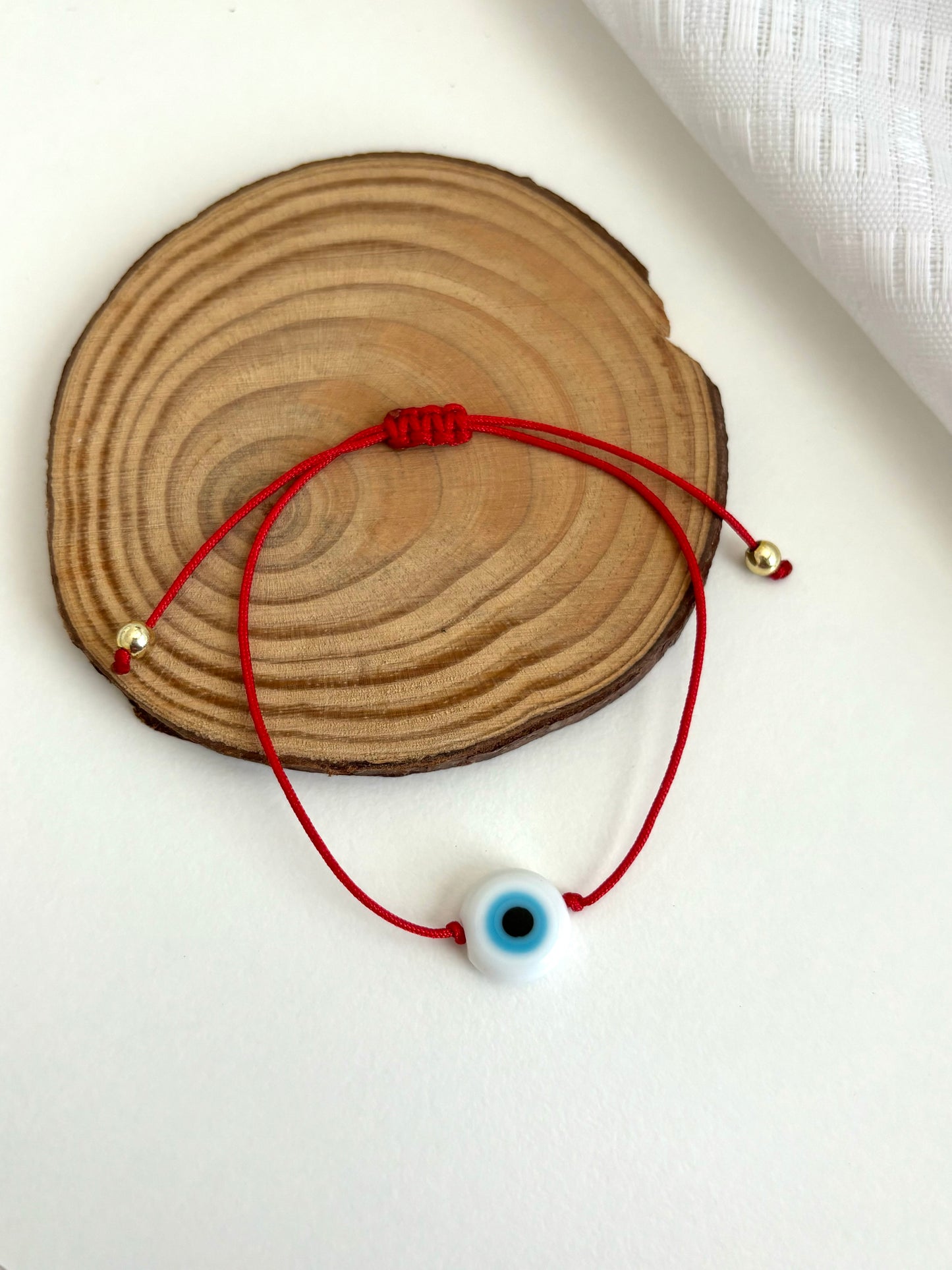 Protection eye bracelet