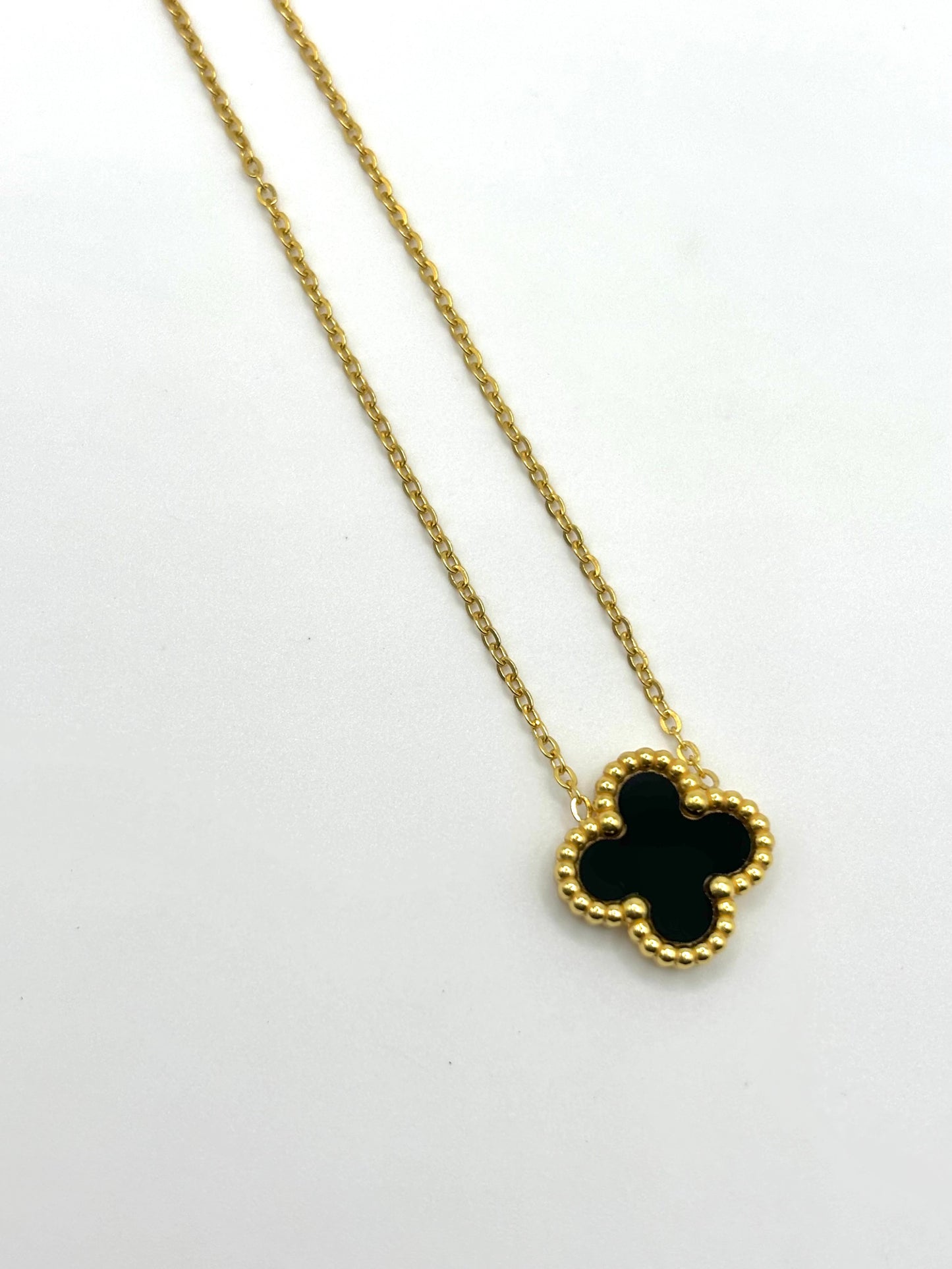BLACK SINGLE CLOVER NECKLACE